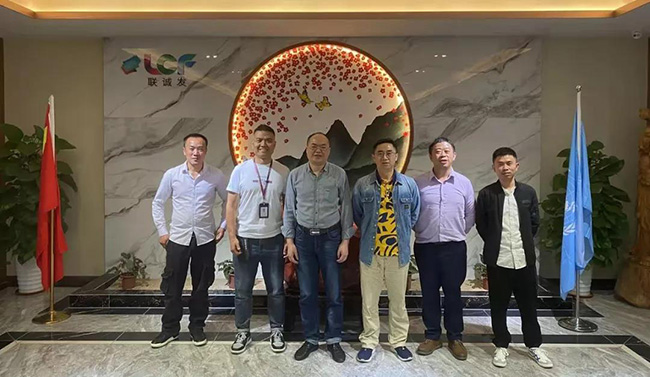 合影.jpg 合影.jpg