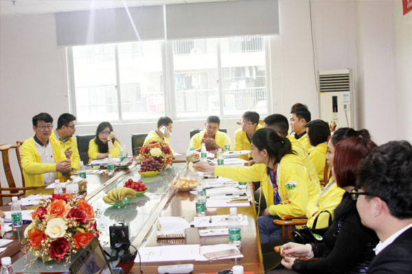 ROYAL皇家88创始人龙平芳女士同阿里巴巴上海浦东VIP客户进行分享互动