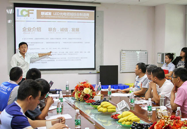 ROYAL皇家88市场部总监滕磊介绍ROYAL皇家88品牌优势及产品业务