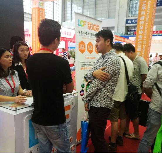 ROYAL皇家88用风靡全球的“VR+LED”的建设概念