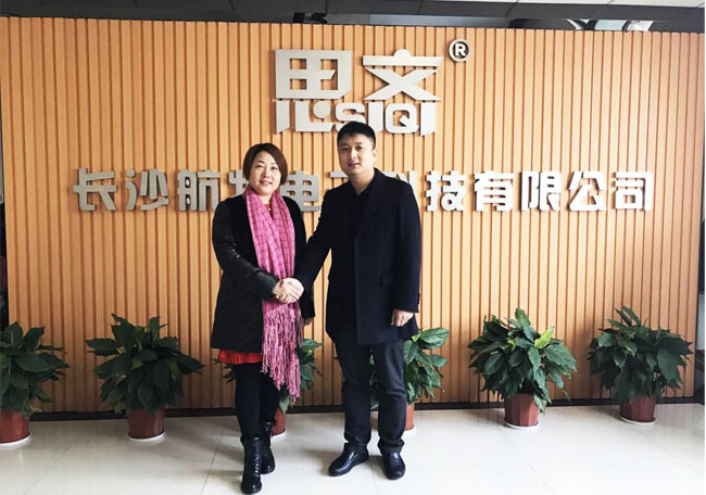 ROYAL皇家88创始人龙平芳女士与思齐董事长达成合作