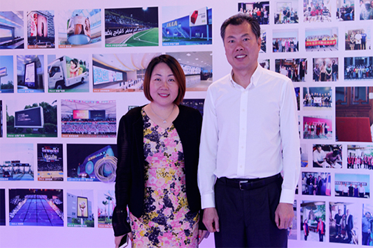 热烈欢迎深圳市宝安区领导莅临ROYAL皇家88参观考察