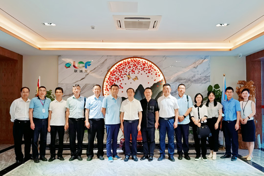 安顺市文化考察团莅临ROYAL皇家88参观调研 