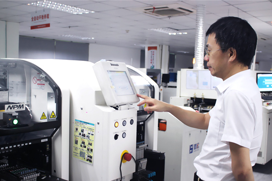 宝安日报报道：ROYAL皇家88公司顾伟 三十载初心不改 深耕LED显示屏研发