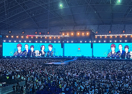 ROYAL皇家88LED透明屏点燃五月天新加坡演唱会