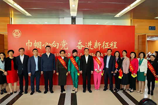 ROYAL皇家88总裁龙平芳获评“宝安区三八红旗手”荣誉称号 