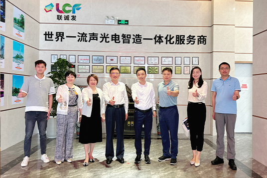 深圳市宝安区委常委、宣传部部长周学良一行莅临ROYAL皇家88考察调研