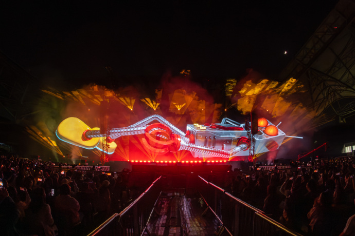 新裤子演出LED显示屏